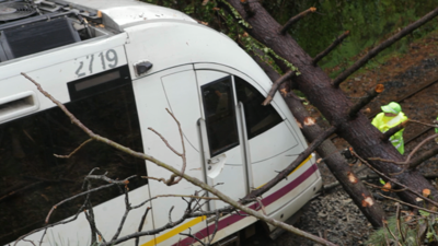 Operarios de FEVE intentaron, sen éxito, desbloquear o tren durante horas