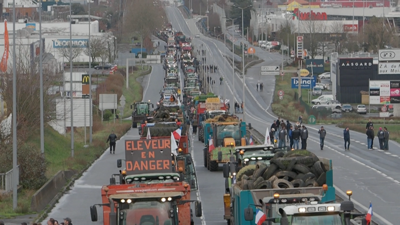 Os agricultores franceses levantaron o bloqueo en dez puntos e manteñen outros vinte