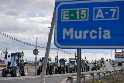 Protesta dos agricultores esta noite polas rúas de Pamplona