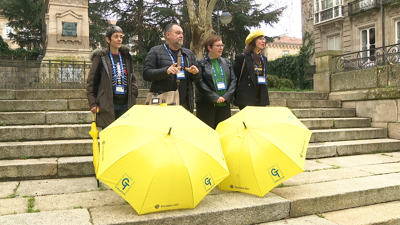 Guías de turismo ante unha das visitas organizadas en Ourense este mércores para celebrar o día da profesión