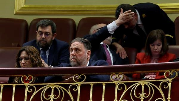 O presidente de ERC, Oriol Junqueras (c), asiste desde a tribuna de invitados ao debate da Lei Orgánica de amnistía no Congreso dos Deputados este xoves (EFE / Zipi)