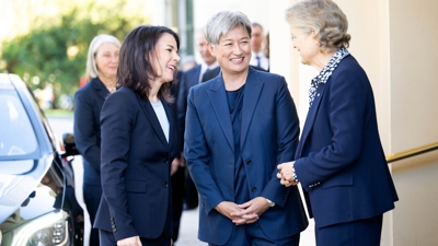 A Ministra de Exteriores alemá é recibida pola súa homóloga australiana (Sina Schuldt/dpa)