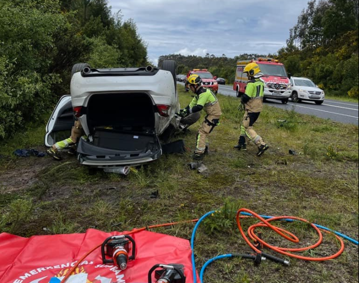 Bombeiros de Boiro no lugar do accidente