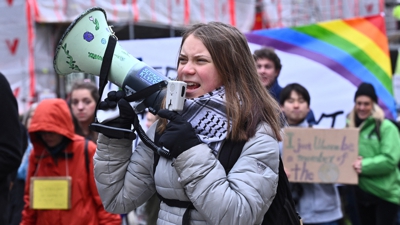 Thunberg durante unha protesta en Estocolmo (TT News Agency/Claudio Bresciani/via Reuters)