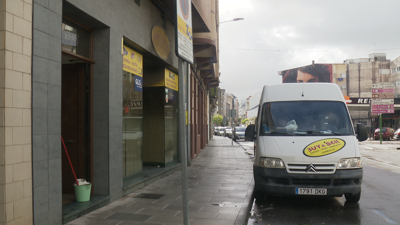 O lume iniciouse, sospeitan que por un curtocircuíto, durante o peche de mediodía da tenda situada na rúa Poñente de Carballo