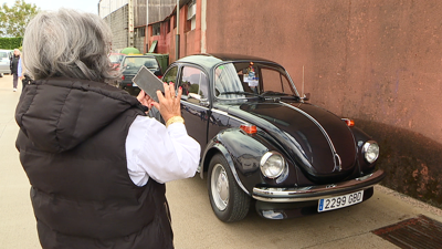 A caravana de coches clásicos saíu de Dena