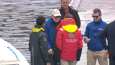 Xoán Carlos I regresa a porto en Sanxenxo tras navegar este domingo