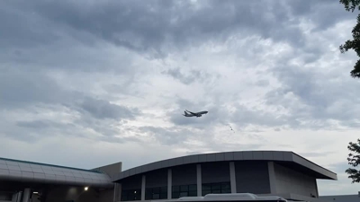 Avión aterrizando no aeroporto de Bangkok cos feridos (Reuters)