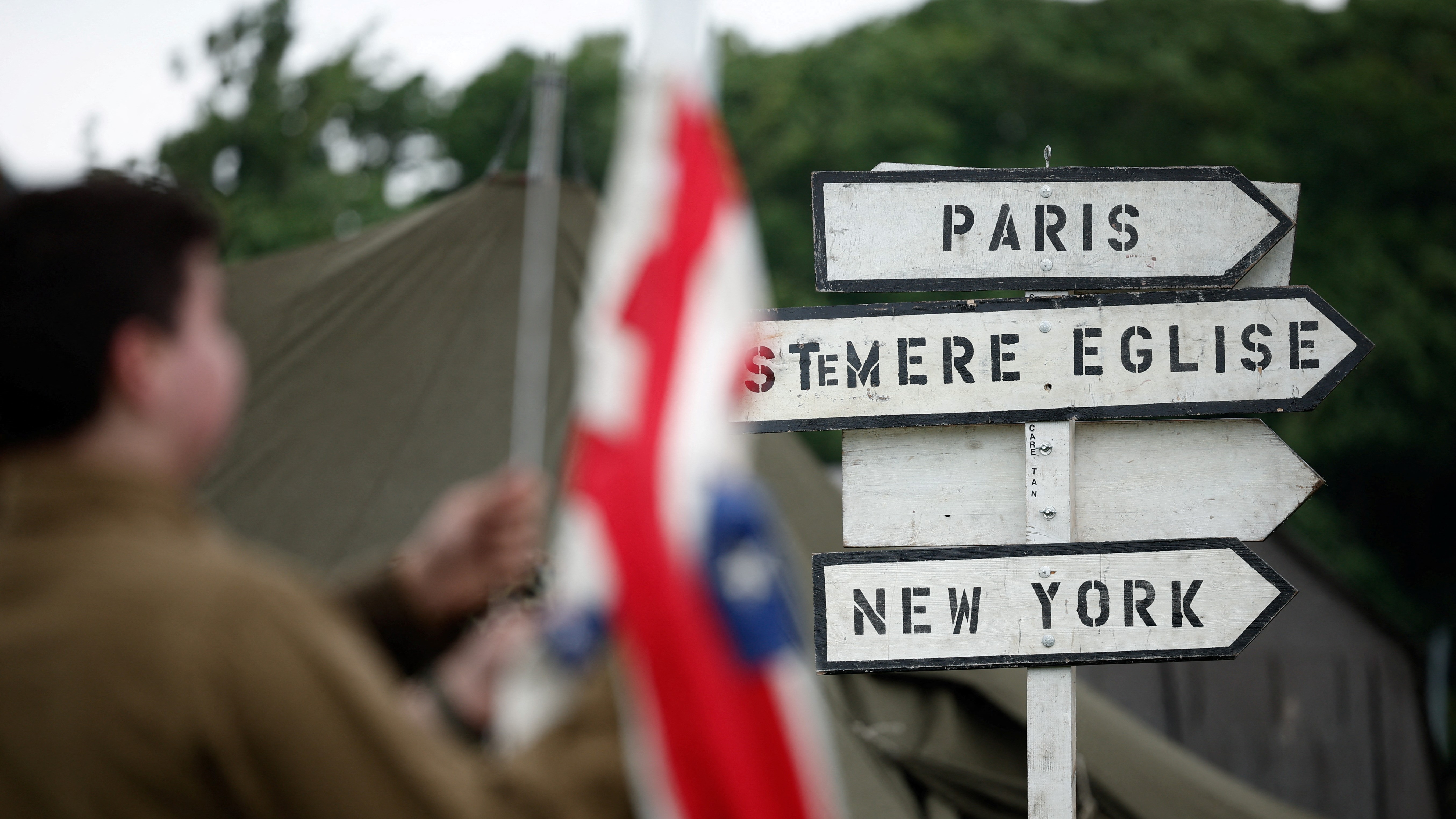 Letreiros nunha encrucillada en Vierville-sur-Mer. REUTERS/Benoit Tessier