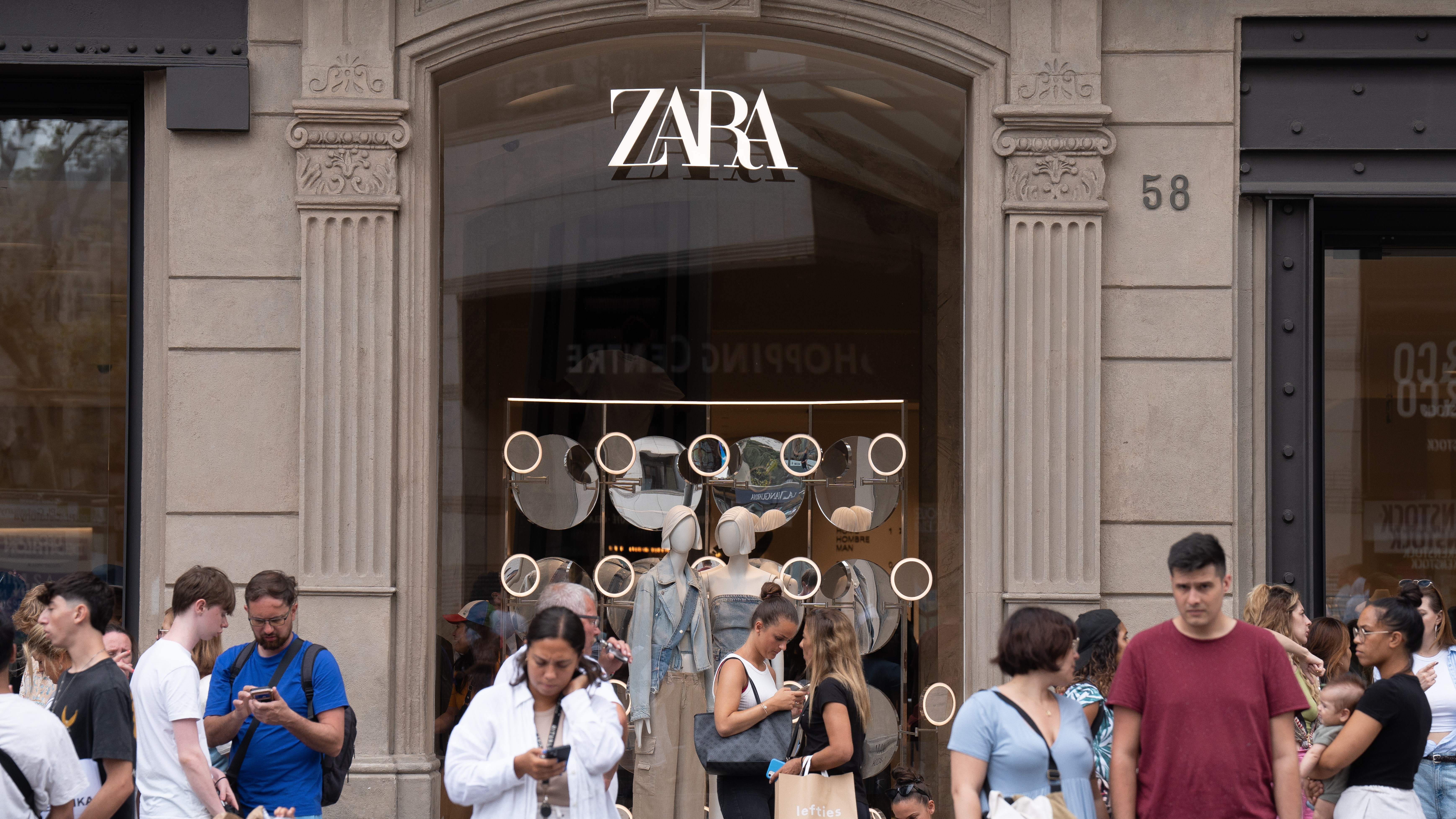 Imaxe de arquivo dunha tenda de Zara (Europa Press/David Zorrakino)