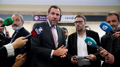 Óscar Puente durante a visita ás obras da intermodal de Lugo (EFE/Pedro Eliseo Agrelo Trigo)