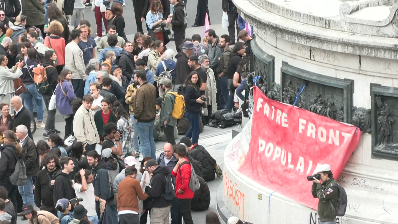 Concentración na Praza da República en París contra a extrema dereita