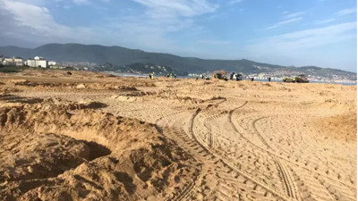 Praia América-Lourido tras os traballos de limpeza despois dunha noite de San Xoán