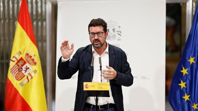 O secretario de Estado de Traballo, Joaquín Pérez Rey, na conferencia de prensa posterior á xuntanza entre o Goberno, os sindicatos e a patronal sobre a redución da xornada laboral, este mércores en Madrid (EFE / Rodrigo Jiménez)