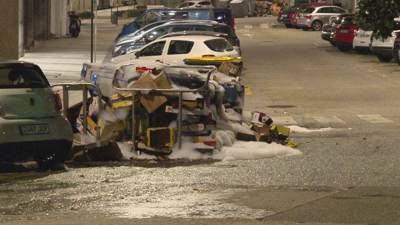 Traballos de limpeza de colectores queimados durante a noite na Coruña