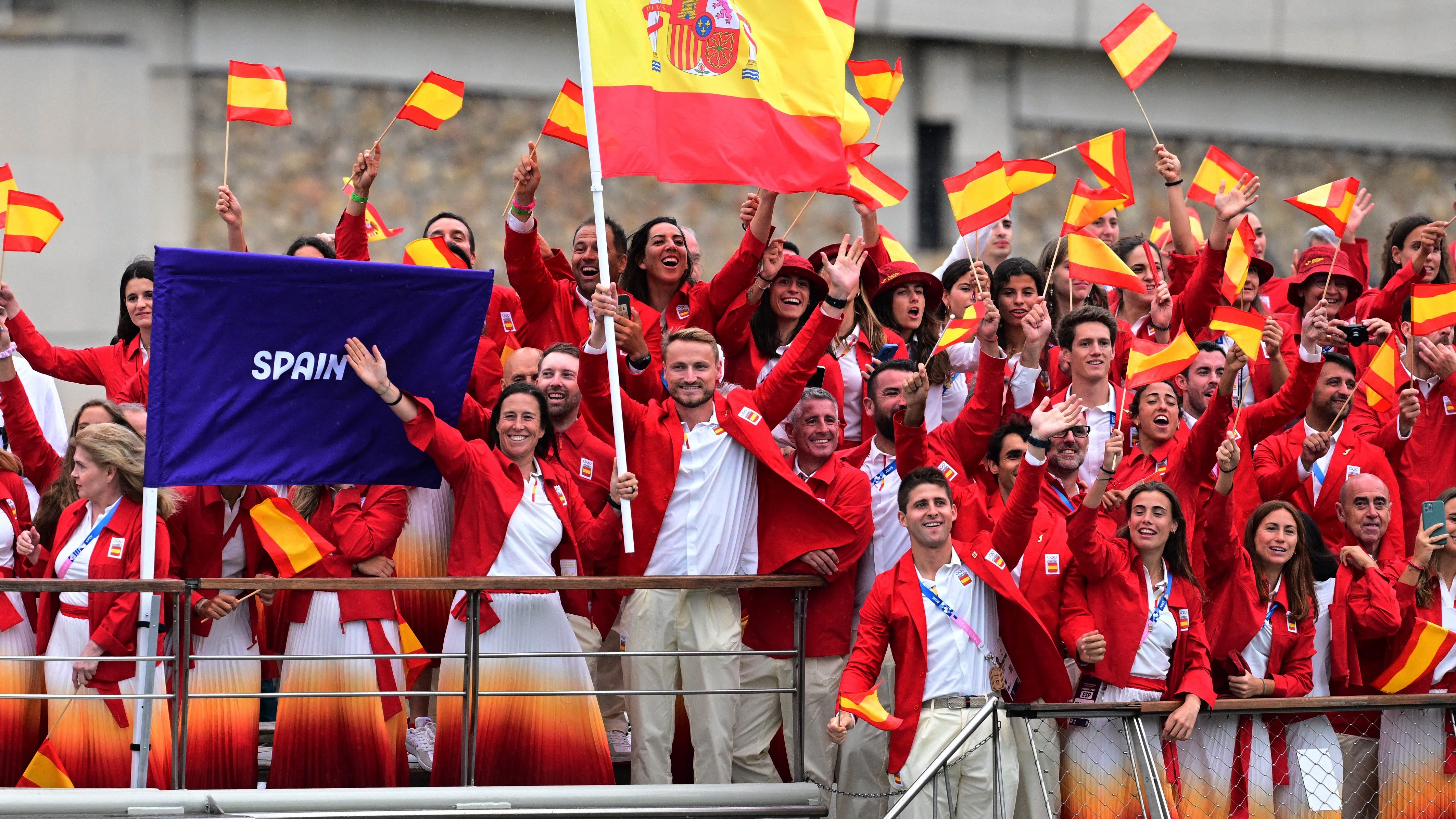 A delegación española na súa embarcación