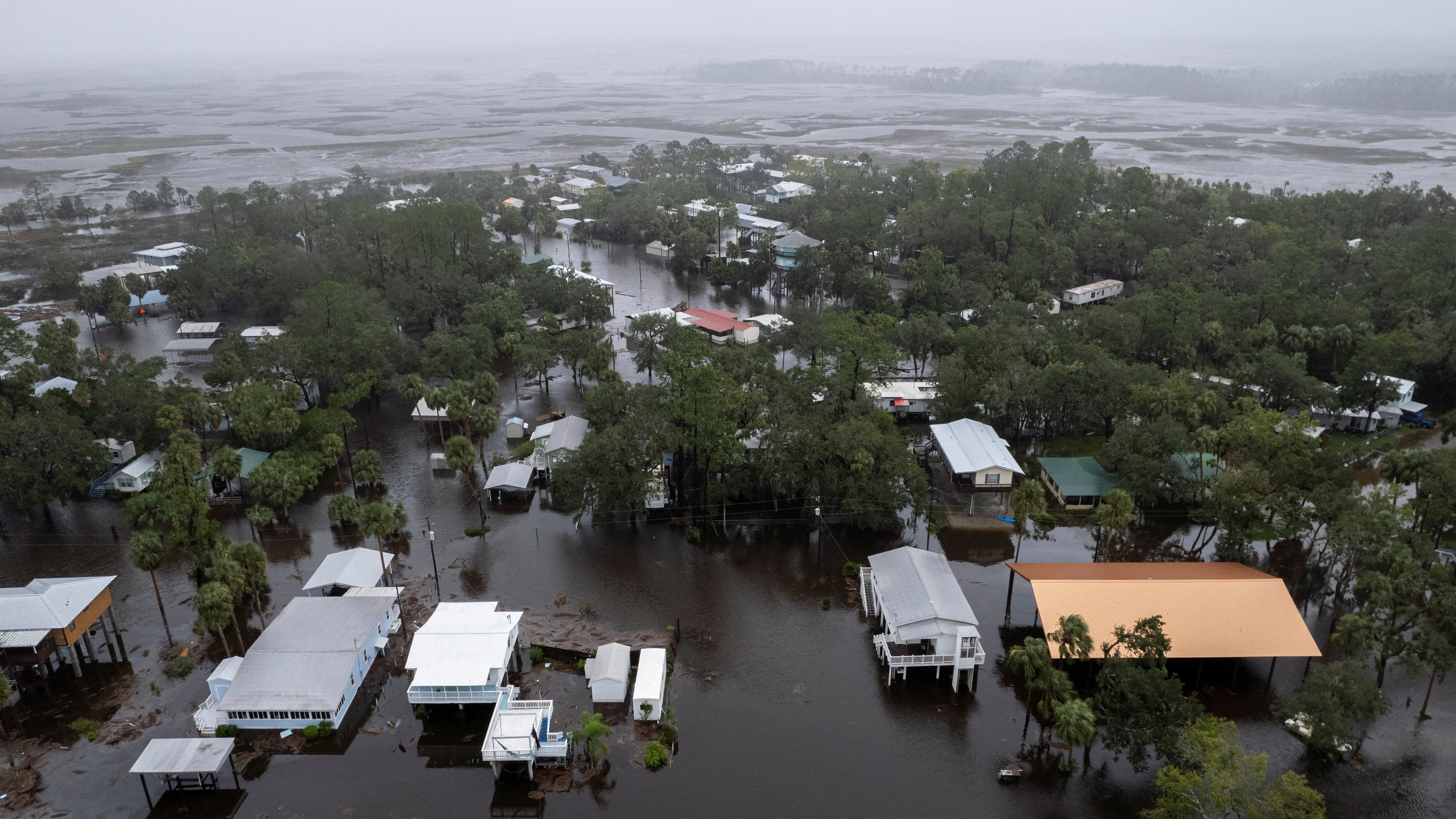 Vista aérea de zonas asolagadas en Florida (Reuters/Ricardo Arduengo)