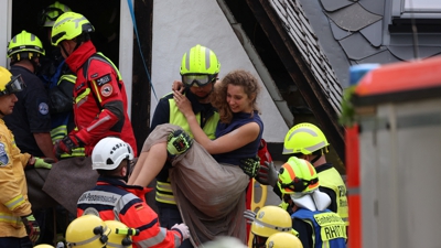 Equipos de emerxencia traballando no lugar do suceso (Reuters/Alex Kraus)