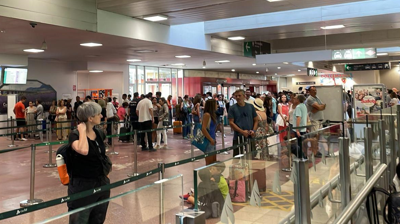 Xente afectada polos atrasos na estación de Chamartín (Adif)