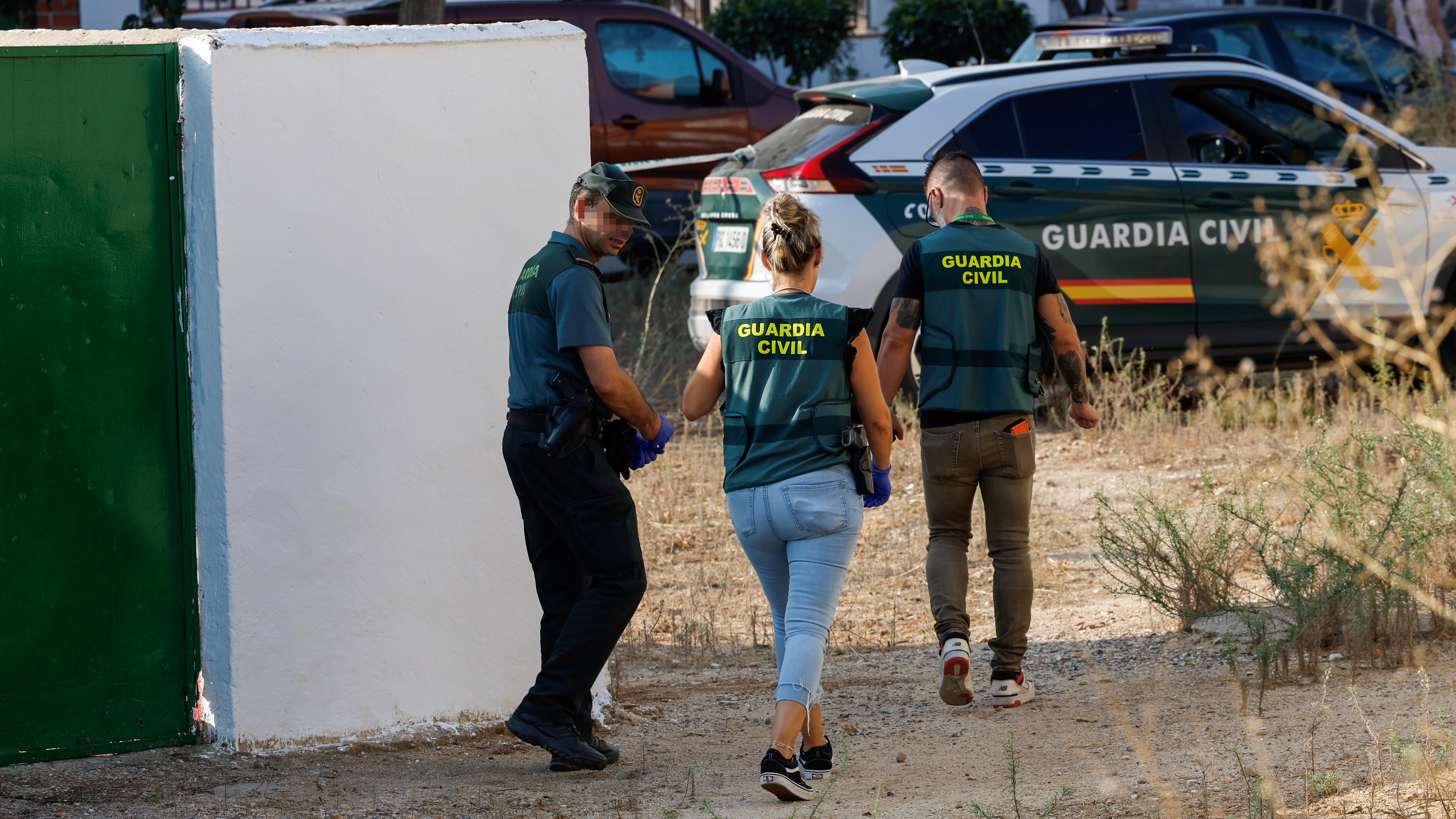 Axentes da Garda Civil este mércores en Mocejón (EFE/Chema Moya)