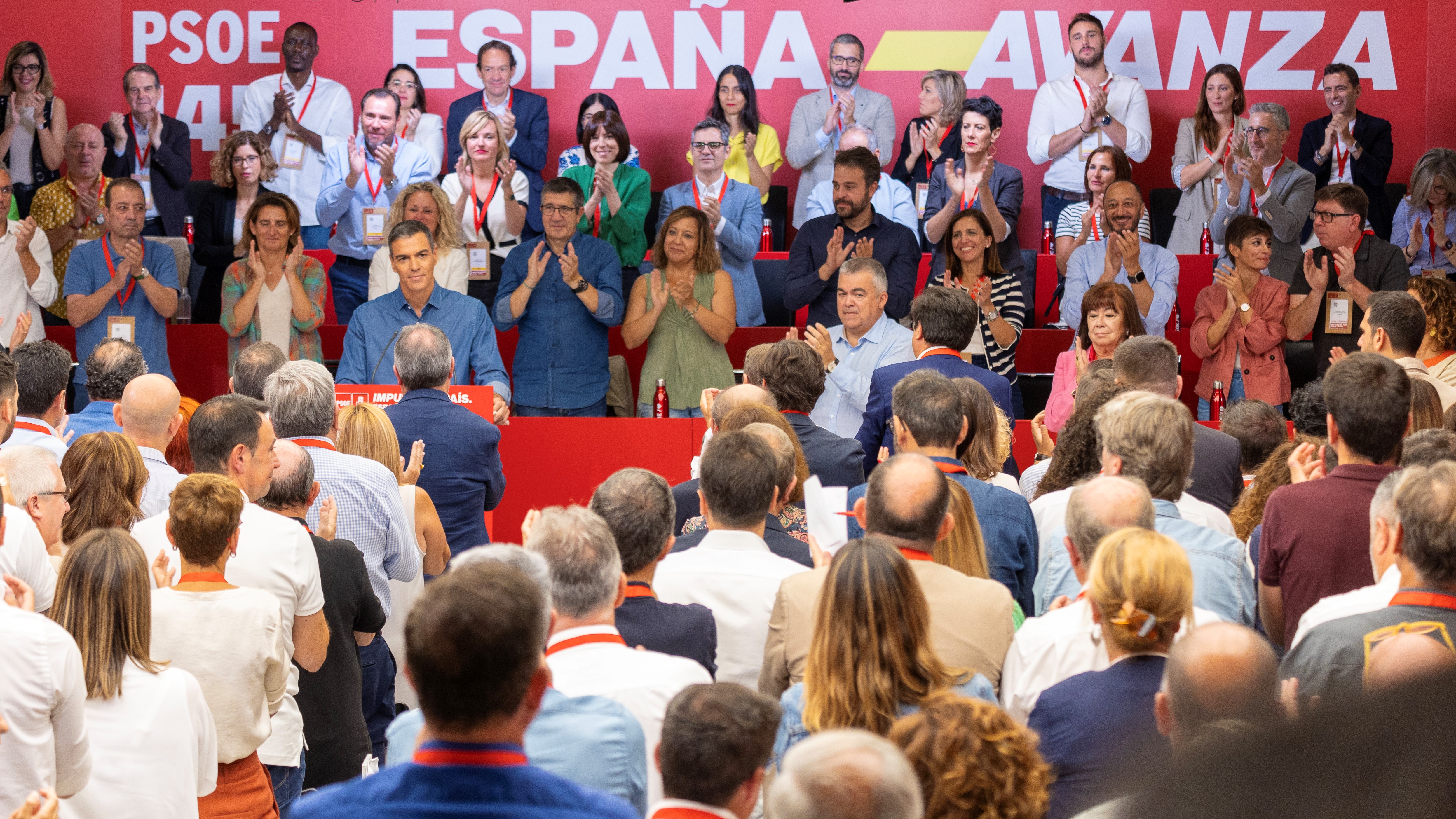 Aplausos durante o Comité Federal celebrado en Madrid. EFE/Eva Ercolanese/PSOE