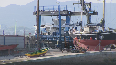 O barco chegou xa a porto e agora é momento de avaliar danos