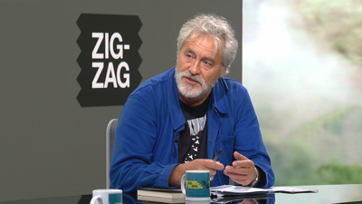 O escritor Manuel Rivas, entrevistado no programa 'Zigzag' da Televisión de Galicia.