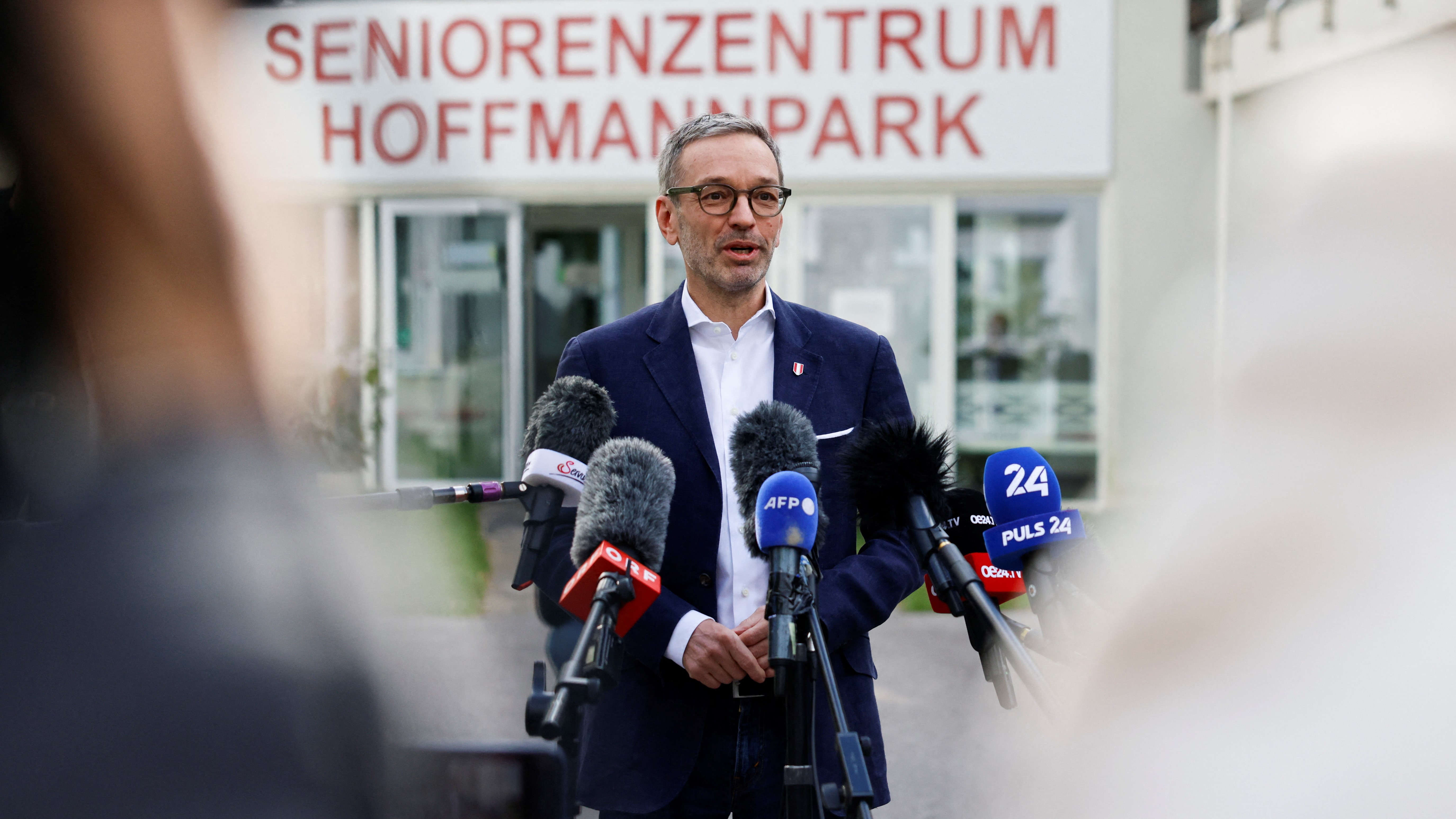 Herbert Kickl este domingo tras votar en Purkersdorf. REUTERS/Lisa Leutner