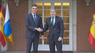 O presidente do Goberno, Pedro Sánchez, co presidente de Canarias, Fernando Clavijo