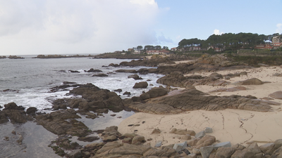 Os dous furtivos interceptáronos con 115 quilos de ourizo cando trataban de levalos dunha praia da zona de Pedras Negras a unha furgoneta