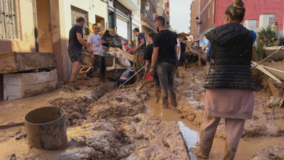 Voluntarios traballando en Valencia despois da DINA