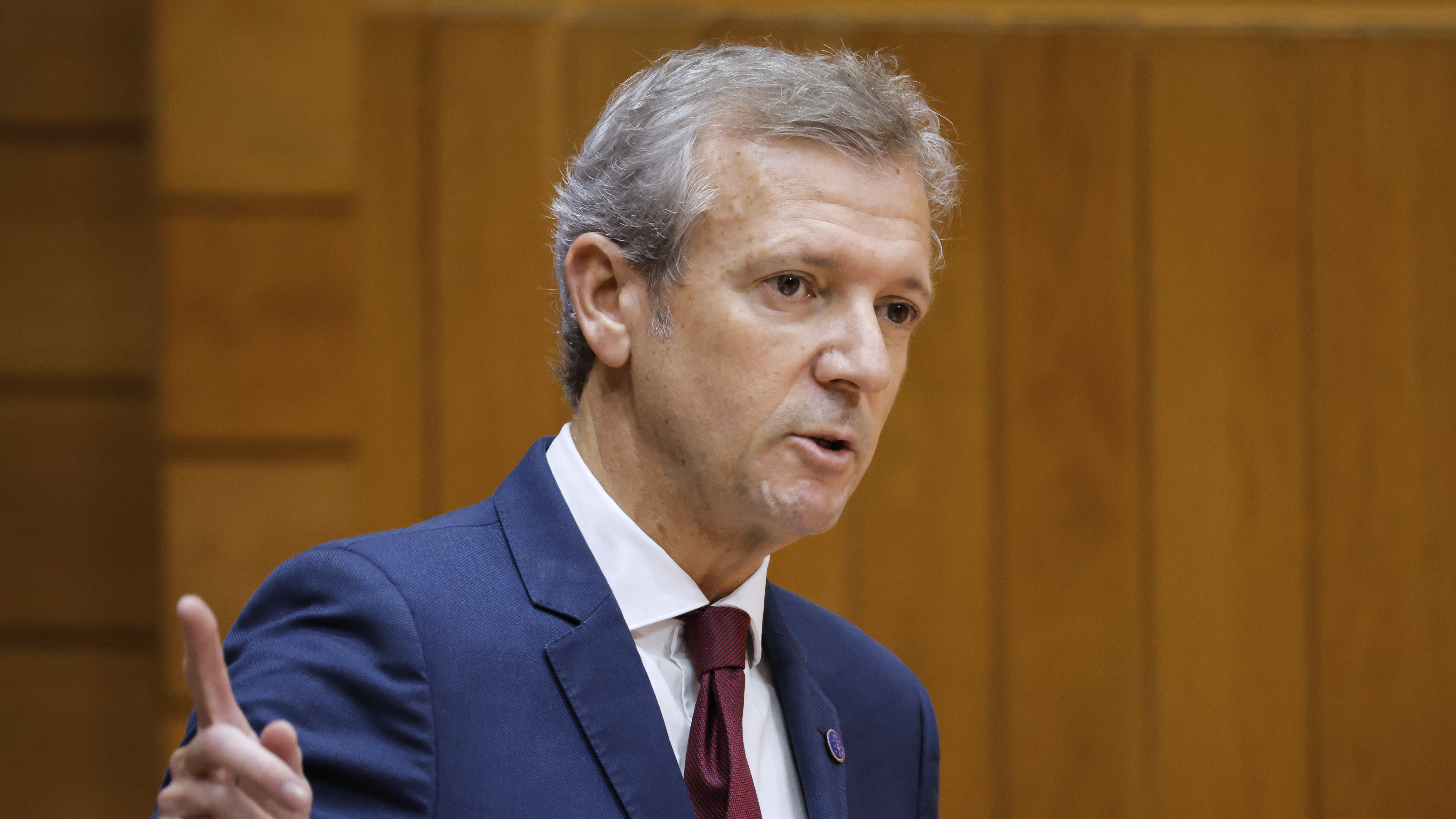 O presidente da Xunta, Alfonso Rueda, durante a sesión de control do Parlamento de Galicia  (EFE / Lavandeira jr)