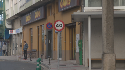 O intento de atraco foi neste supermercado da avenida Adolfo Suárez