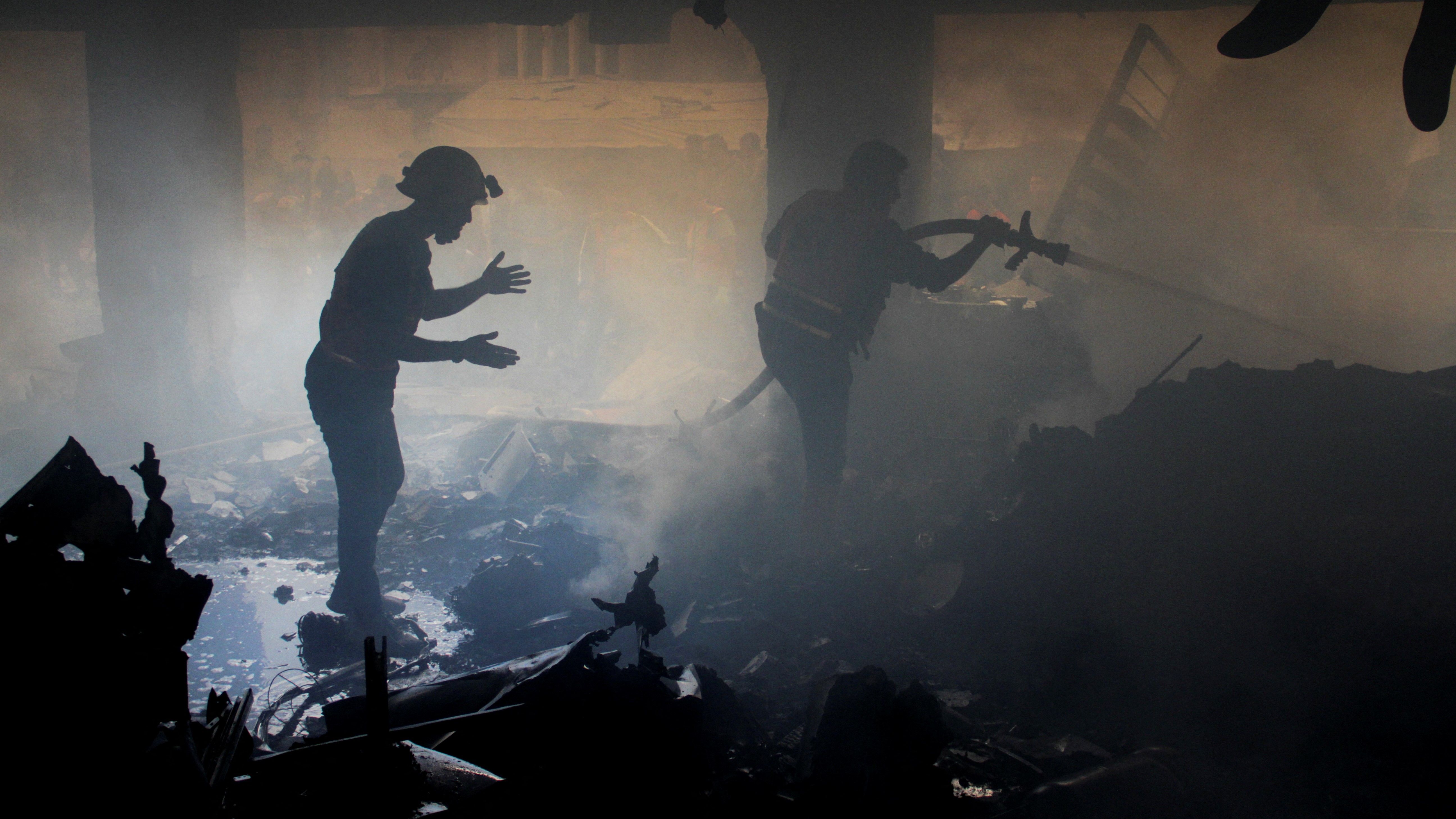 Ataque israelí contra unha escola na cidade de Gaza esta semana. REUTERS/Mahmoud Issa