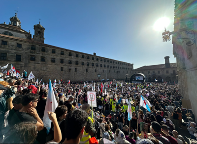 Concentración en defensa do galego na Praza da Quintana, Santiago,  este domingo