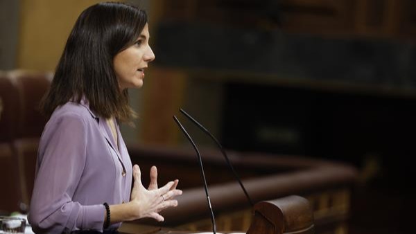 A deputada de Podemos Ione Belarra durante a súa intervención no pleno do Congreso, este xoves (EFE / Javier Lizón).