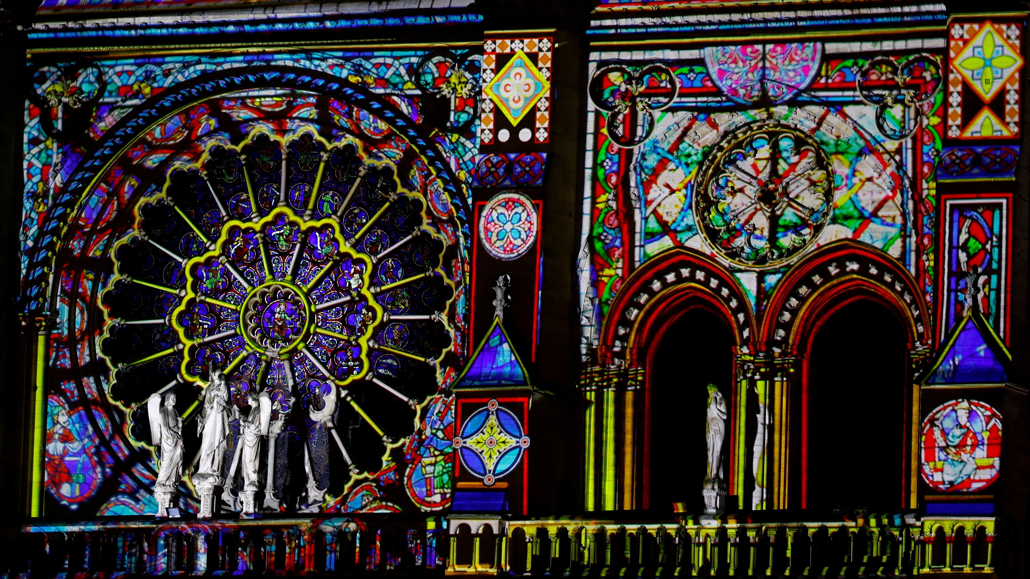 Ensaio do espectáculo de luces na fachada da catedral. REUTERS/Sarah Meyssonnier