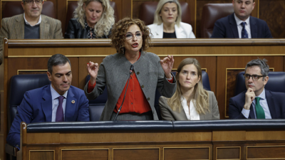 A vicepresidenta primeira do Goberno e ministra de Facenda, María Jesús Montero, durante a súa intervención na sesión de control ao Goberno que se celebra este mércores no Congreso (EFE/ Mariscal)