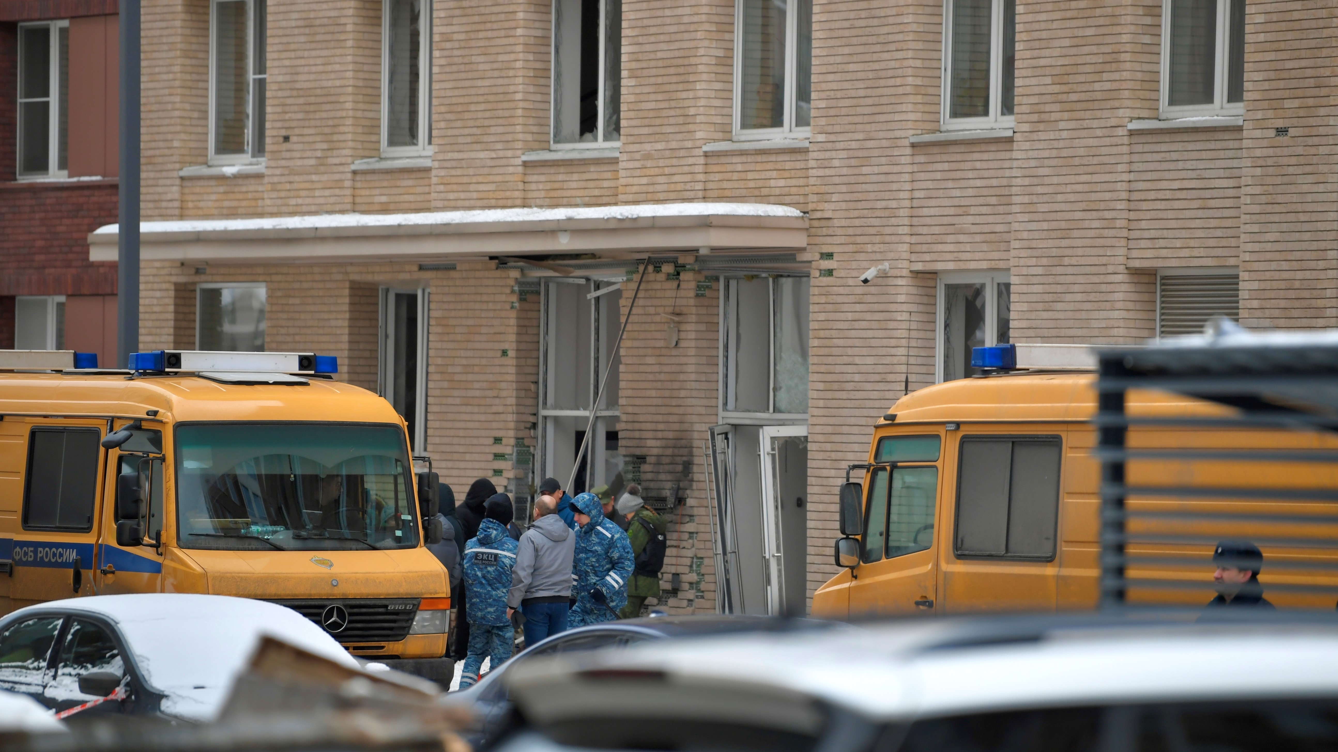 Porta do edificio onde se produciu o atentado (Xinhua-News/Alexander Zemlianichenko jr.)