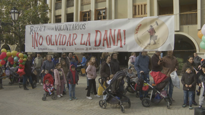 Imaxe da cabalgata solidaria dos embaixadores dos Reis Magos en Paiporta