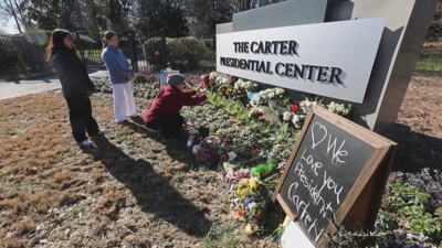 Cidadáns anónimos réndenlle homenaxe ao expresidente dos EUA, Jimmy Carter