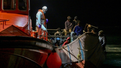 Un dos caiucos auxiliados por Salvamento Marítimo. EFE/ Gelmert Finol