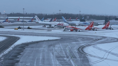 O xeo e a neve impiden, ou dificultan considerablemente, o tráfico aéreo