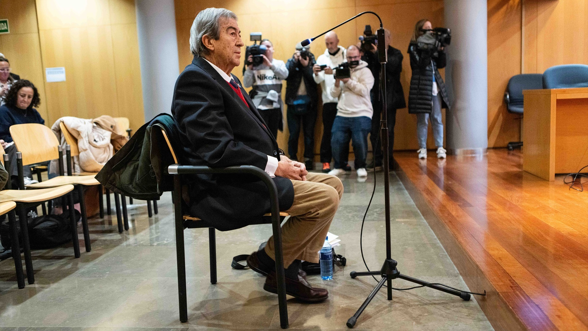 O exvicepresidente do Goberno de España, exministro e expresidente de Asturias, Francisco Álvarez-Cascos, durante o xuízo na Audiencia Provincial de Oviedo, a 7 de xaneiro de 2025 (Imanol Rimada / Europa Press)