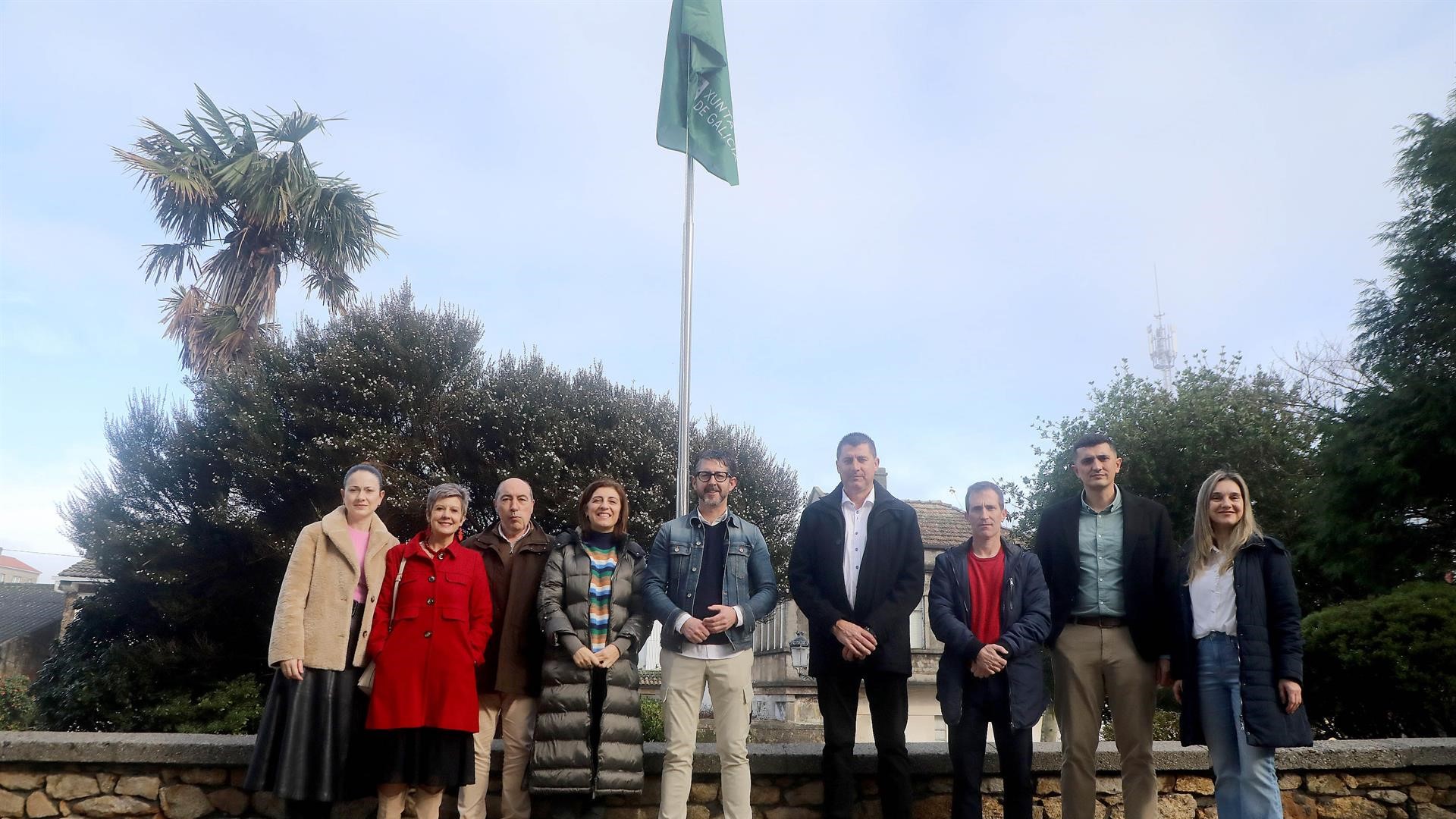 Ángeles Vázquez, durante o izado da bandeira verde en Porto do Son