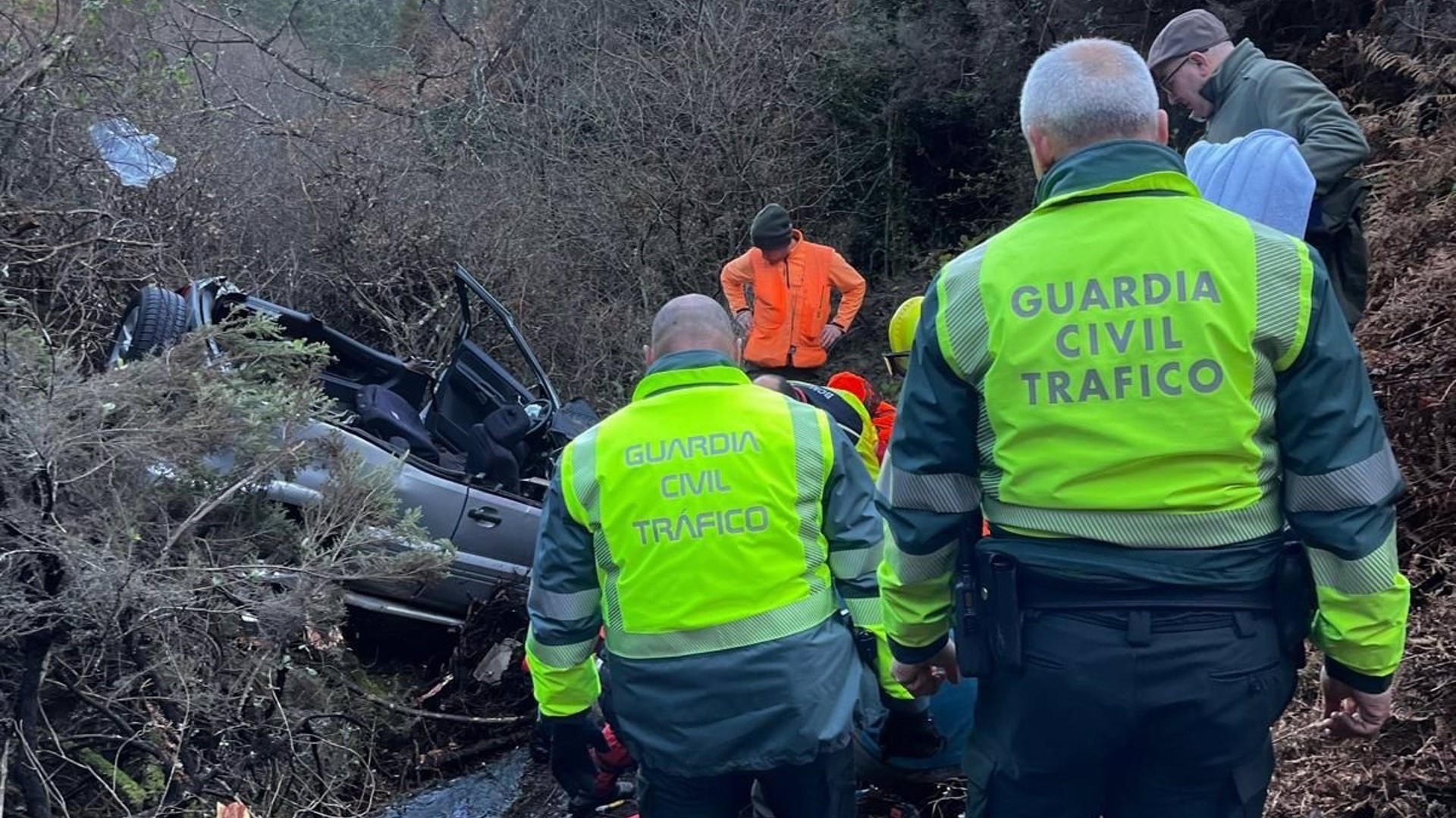 Operativo de rescate no lugar do sinistro