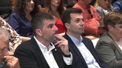 Gonzalo Caballero (d) e Martín Seco (e), na presentación da candidadura do segundo á alcaldía de Arteixo polo PSdeG en 2019 (Arquivo TVG).