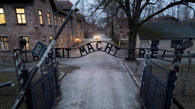 Vista aérea da entrada do campo de exterminio nazi de Auschwitz I. REUTERS/Kacper Pempel