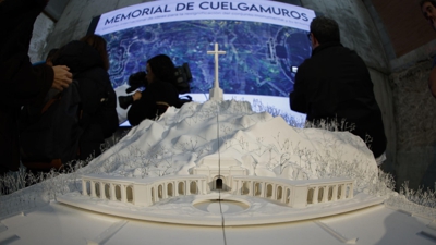 Maqueta do proxecto 'A base e a cruz' ( EFE/ Rodrigo Jimenez)